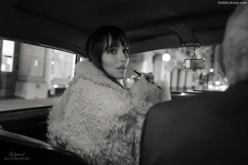 Dakota Johnson photo 4 of 1132