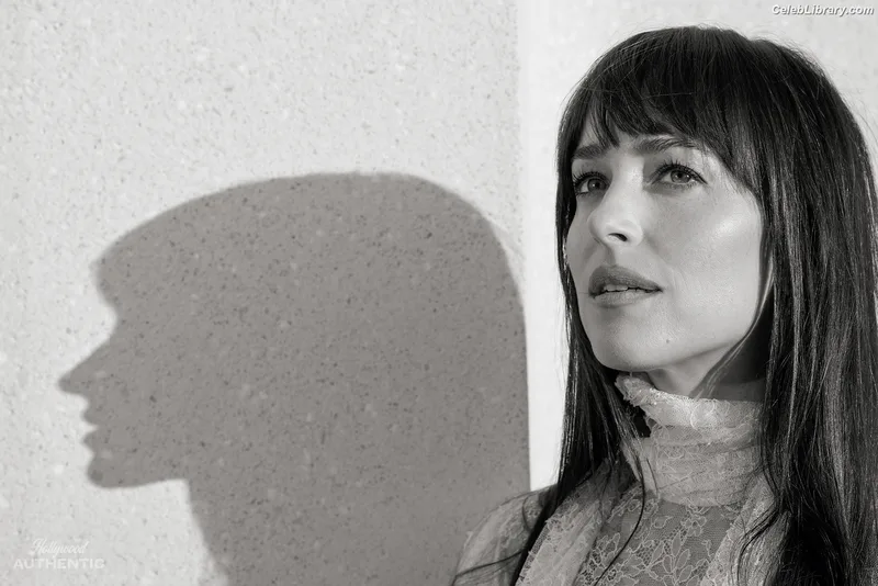 Dakota Johnson photo 6 of 1132