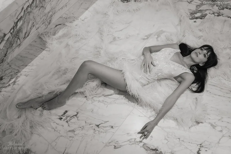 Dakota Johnson photo 8 of 1132