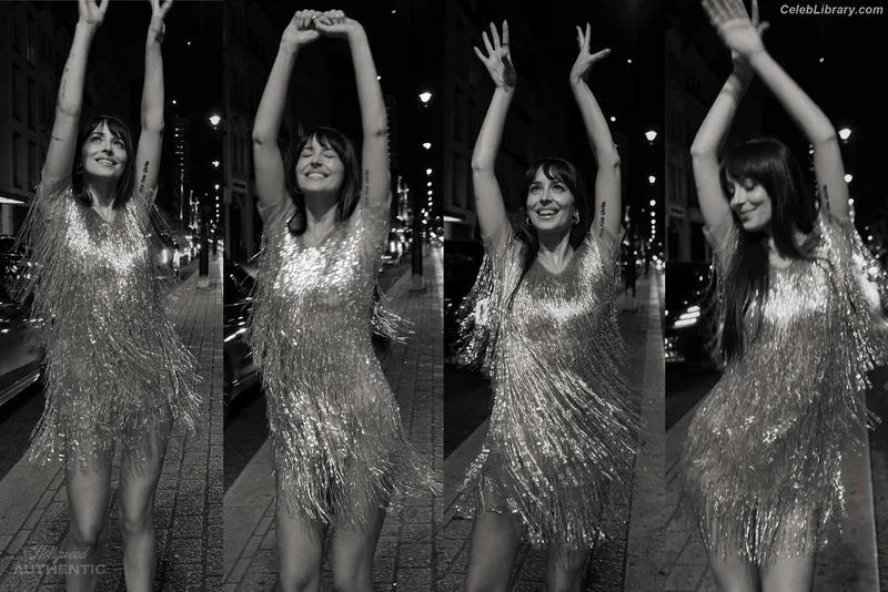 Dakota Johnson photo 11 of 1132