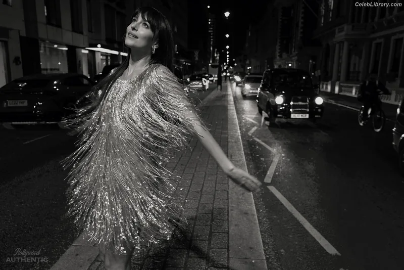 Dakota Johnson photo 12 of 1132