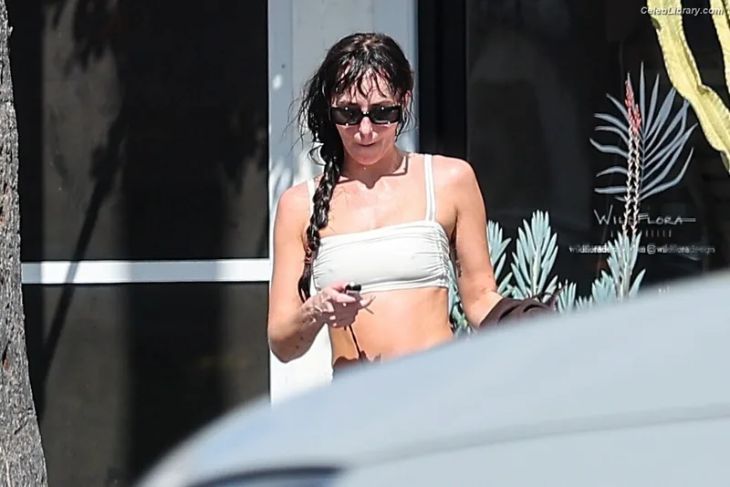 Dakota Johnson photo 18 of 1132