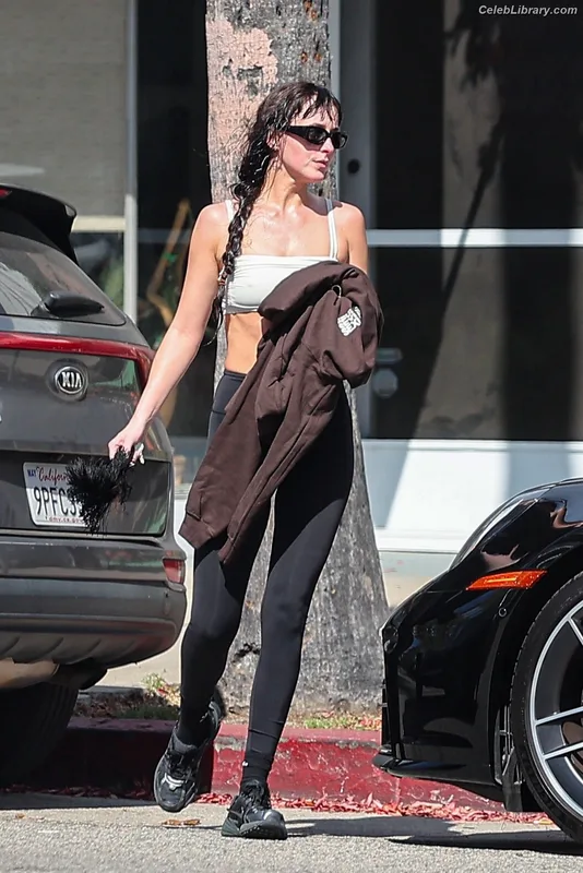 Dakota Johnson photo 20 of 1132