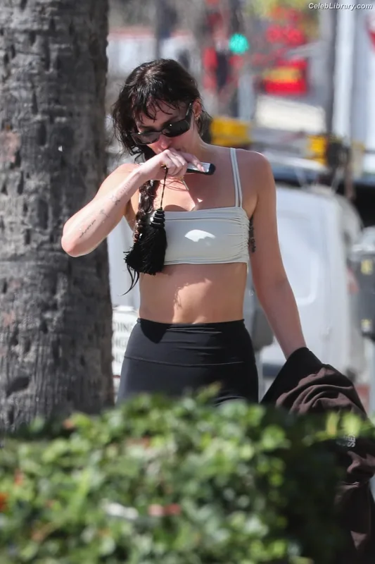 Dakota Johnson photo 23 of 1132