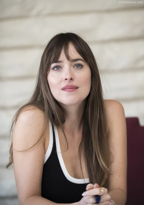 Dakota Johnson photo 21 of 1132