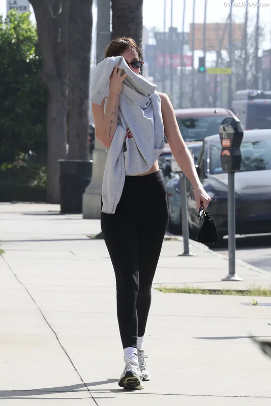 Dakota Johnson photo 8 of 1132