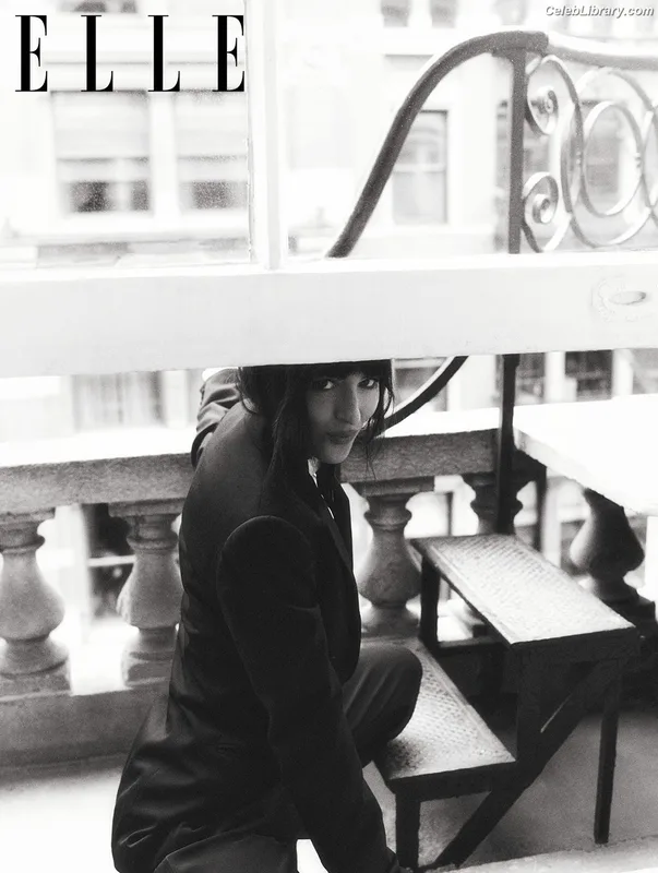 Dakota Johnson photo 22 of 1132