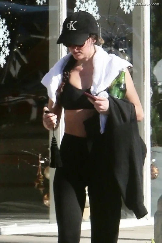 Dakota Johnson photo 19 of 1132