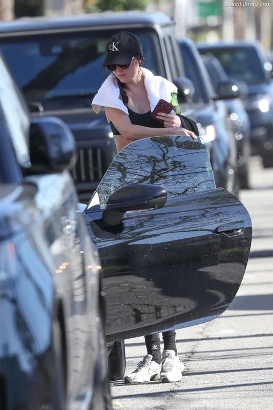 Dakota Johnson photo 23 of 1132