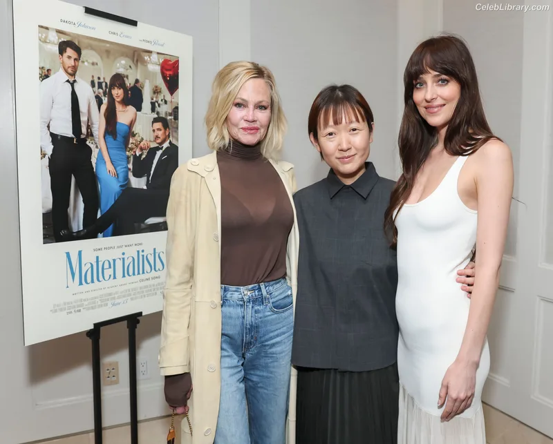Dakota Johnson photo 10 of 1132