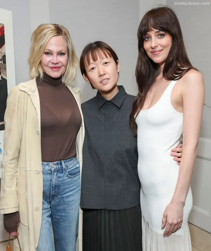 Dakota Johnson photo 11 of 1132