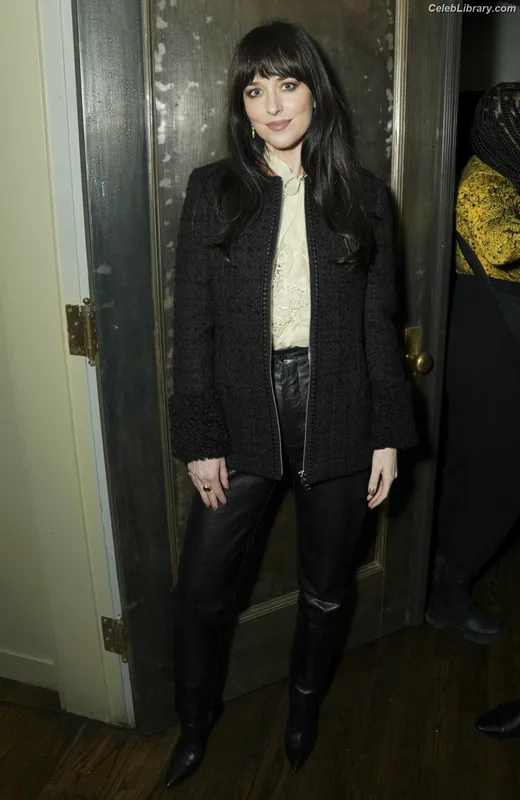 Dakota Johnson photo 1 of 1132