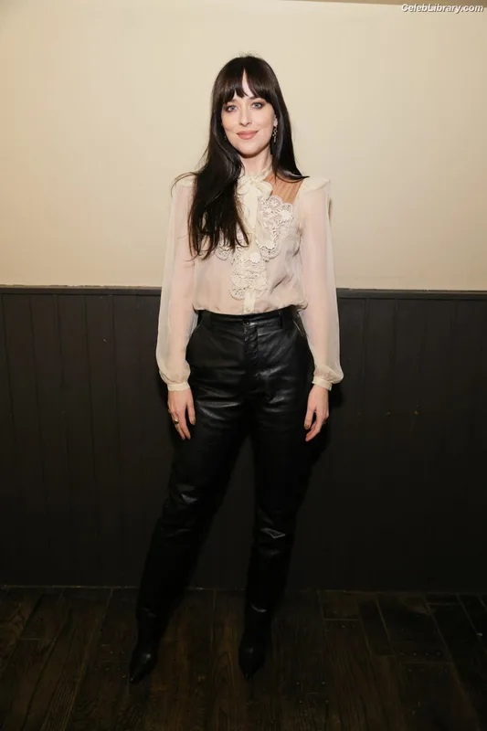 Dakota Johnson photo 2 of 1132