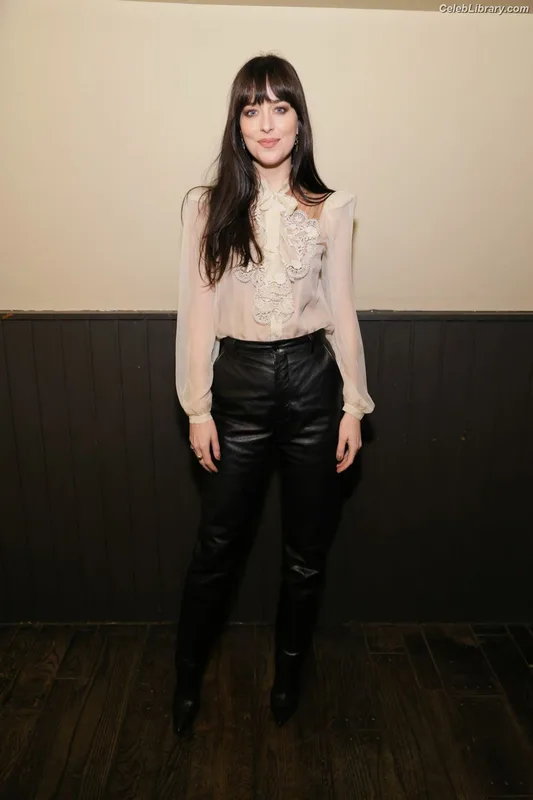 Dakota Johnson photo 4 of 1132