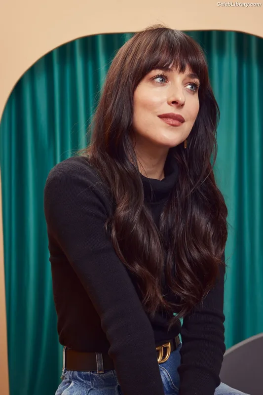 Dakota Johnson photo 7 of 1132