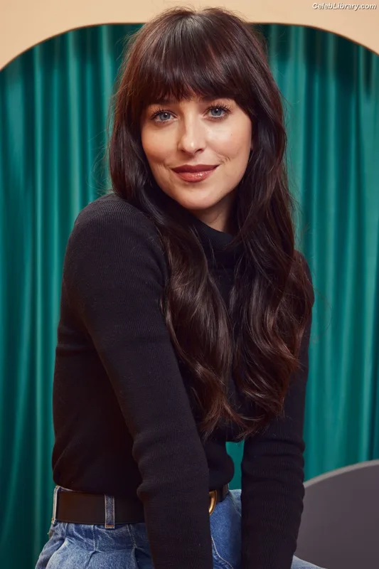 Dakota Johnson photo 9 of 1132