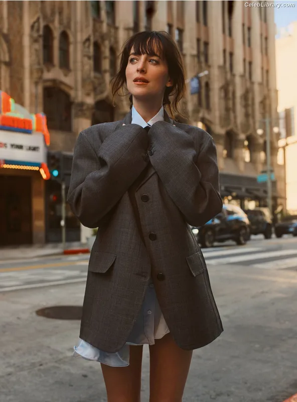 Dakota Johnson photo 12 of 1132