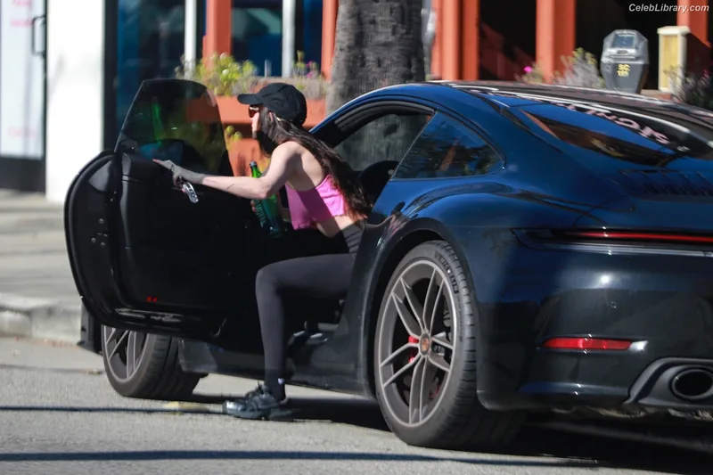 Dakota Johnson photo 17 of 1132