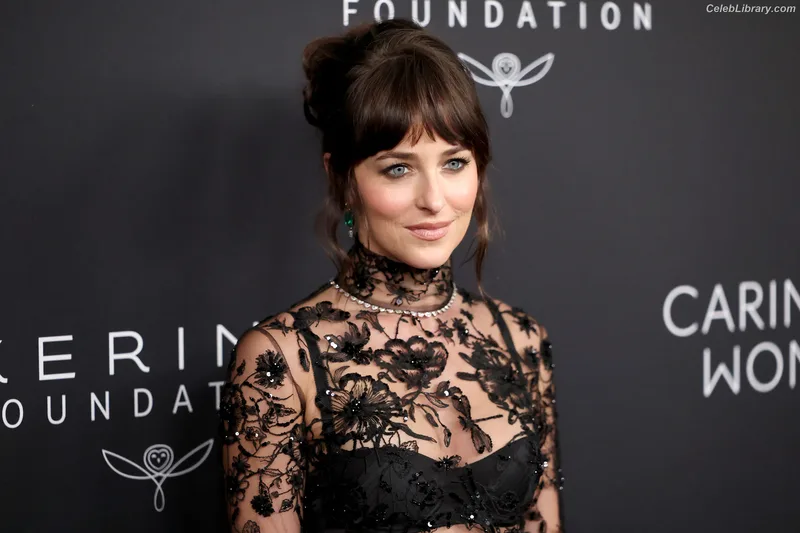 Dakota Johnson photo 11 of 1132