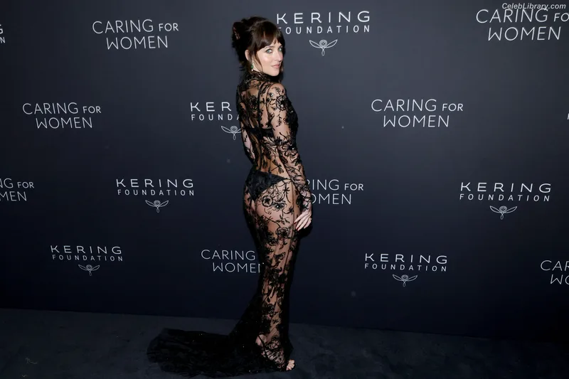 Dakota Johnson photo 12 of 1132