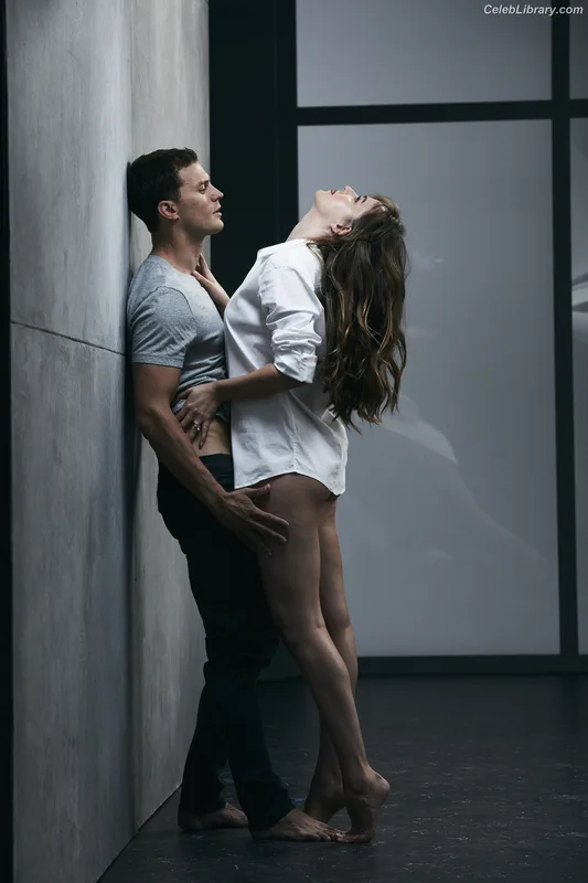 Dakota Johnson photo 7 of 1132