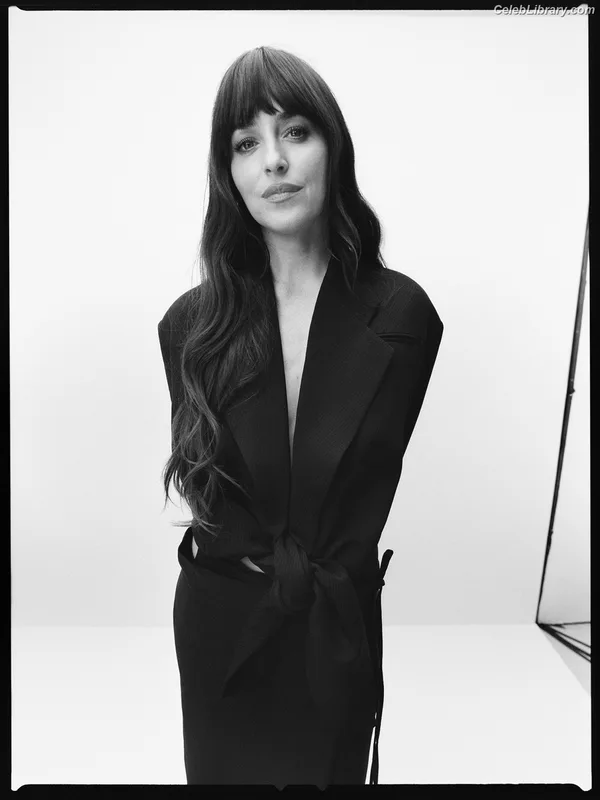 Dakota Johnson photo 3 of 1132