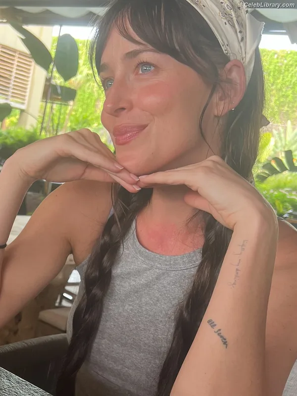 Dakota Johnson photo 22 of 1132