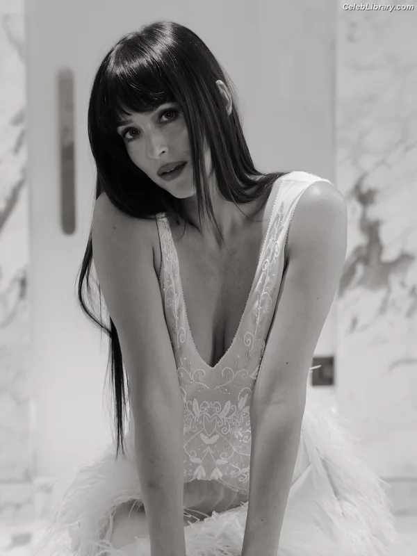 Dakota Johnson photo 24 of 1132