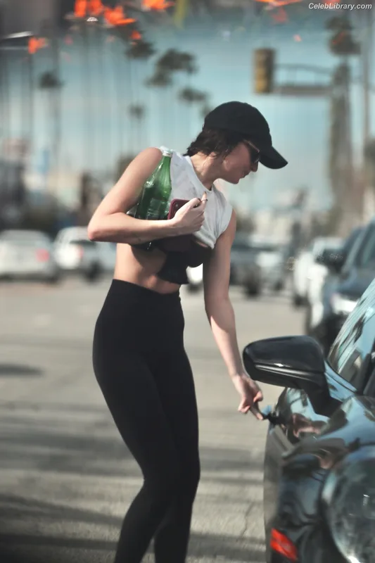 Dakota Johnson photo 13 of 1132