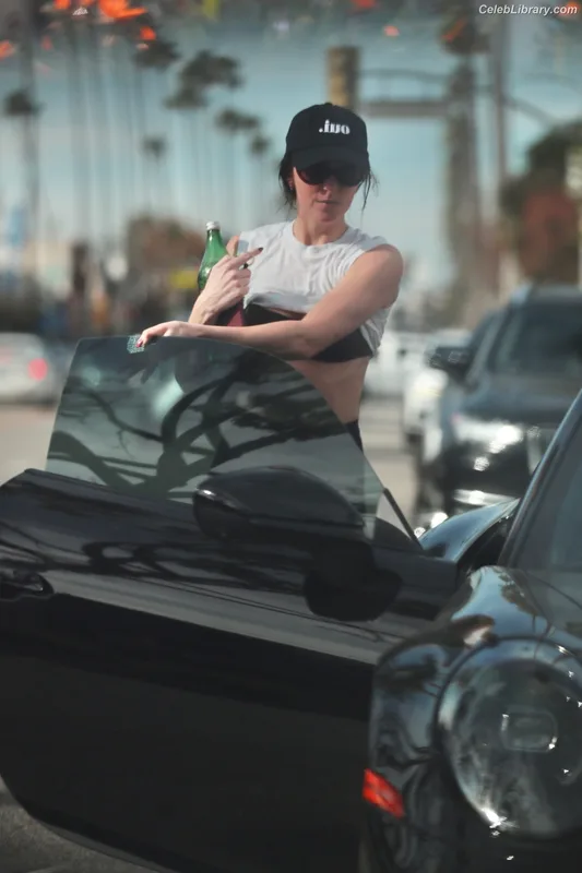 Dakota Johnson photo 14 of 1132