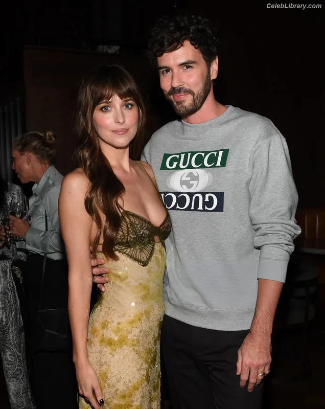 Dakota Johnson photo 10 of 1132