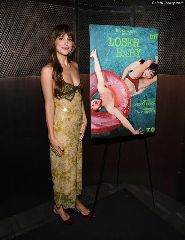 Dakota Johnson photo 14 of 1132