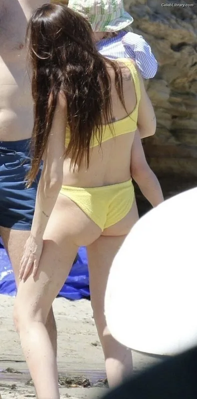 Dakota Johnson photo 4 of 1132
