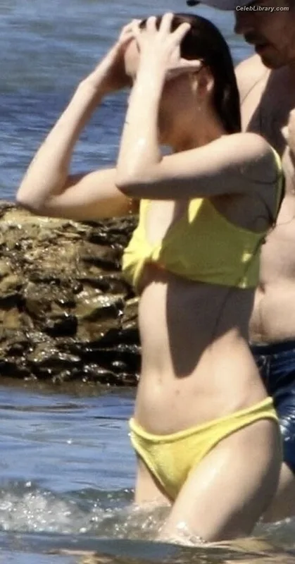 Dakota Johnson photo 7 of 1132