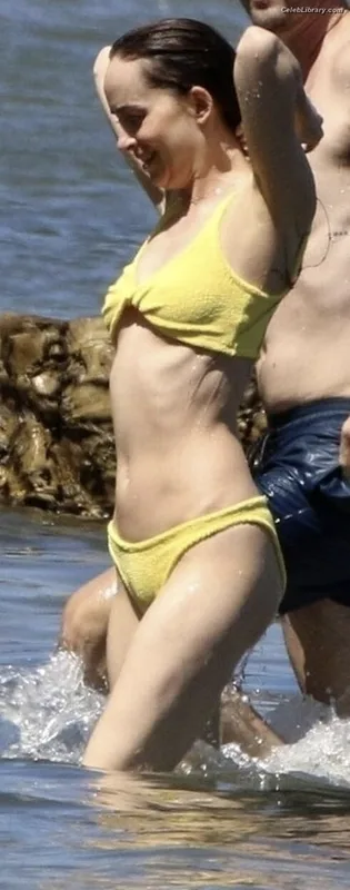 Dakota Johnson photo 8 of 1132
