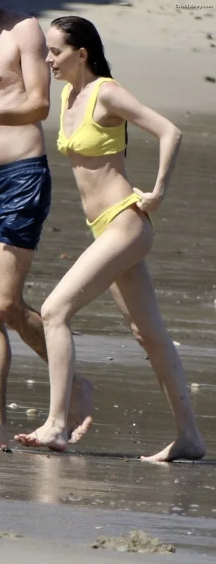 Dakota Johnson photo 15 of 1132