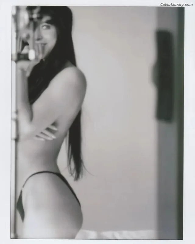 Dakota Johnson photo 3 of 1132