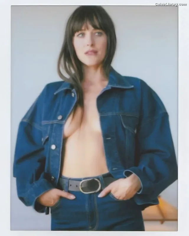 Dakota Johnson photo 5 of 1132