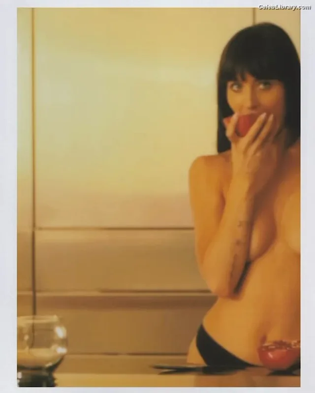 Dakota Johnson photo 7 of 1132