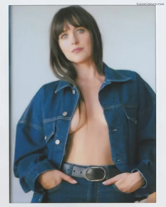 Dakota Johnson photo 8 of 1132