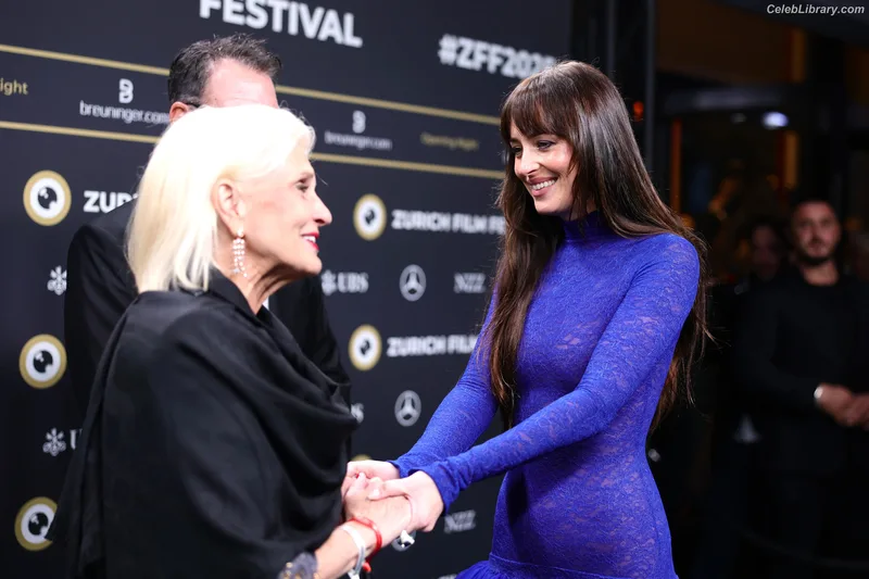 Dakota Johnson photo 13 of 1132