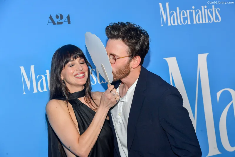 Dakota Johnson photo 12 of 1132