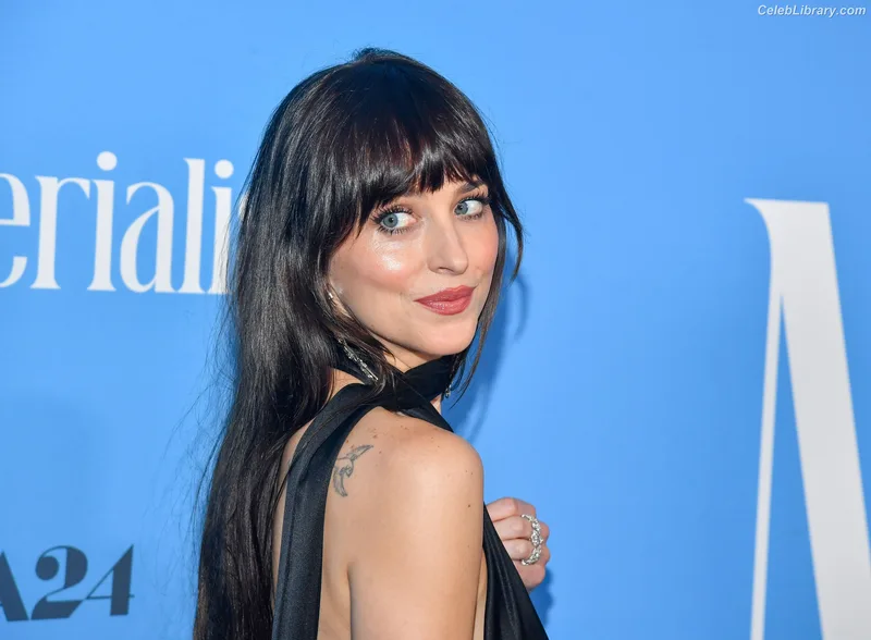 Dakota Johnson photo 15 of 1132