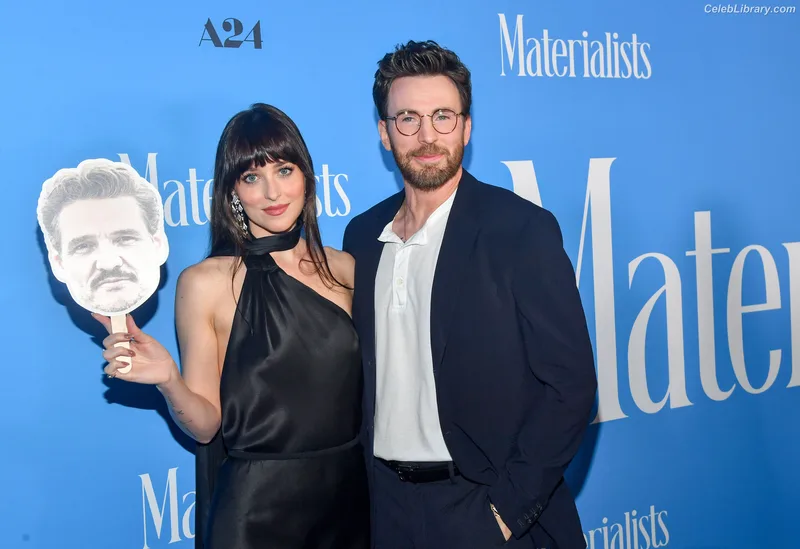 Dakota Johnson photo 17 of 1132