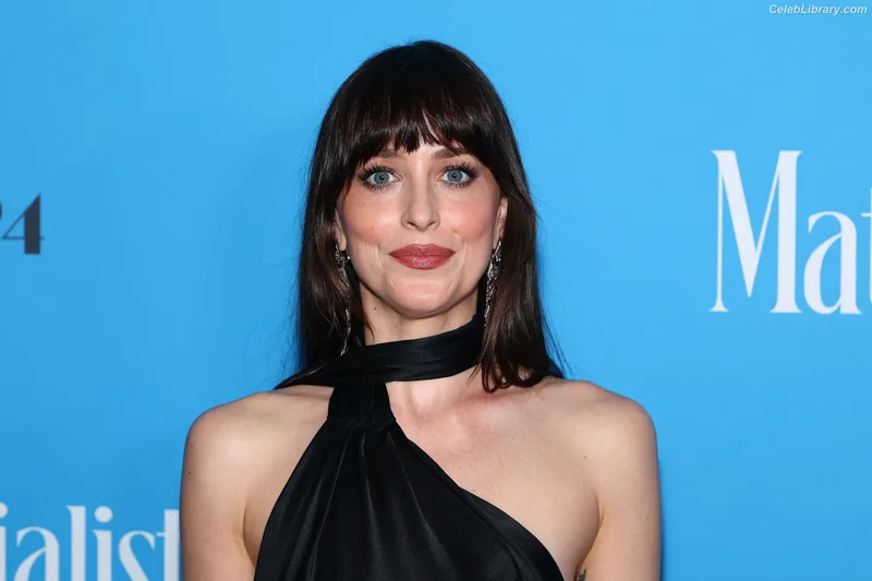 Dakota Johnson photo 5 of 1132