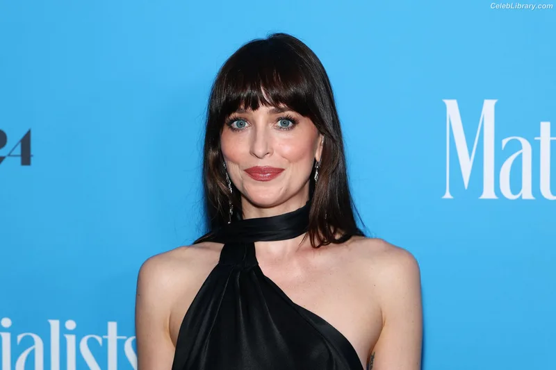 Dakota Johnson photo 8 of 1132