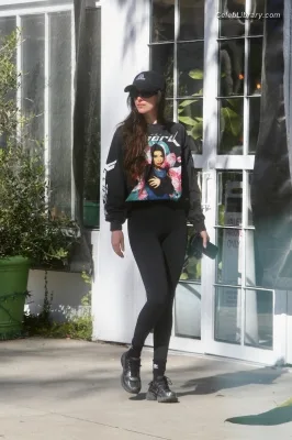 Dakota Johnson photo 15 of 1132