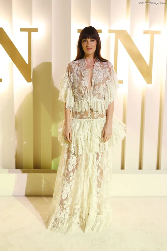 Dakota Johnson photo 21 of 1132