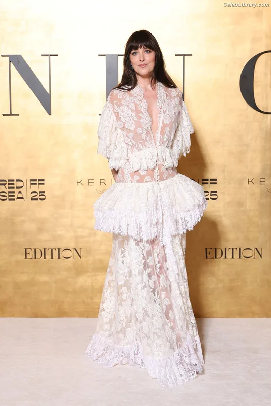 Dakota Johnson photo 1 of 1132