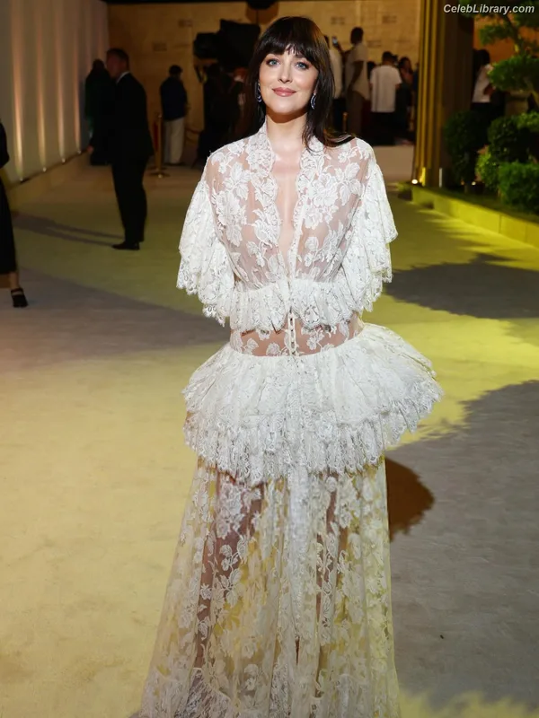 Dakota Johnson photo 3 of 1132